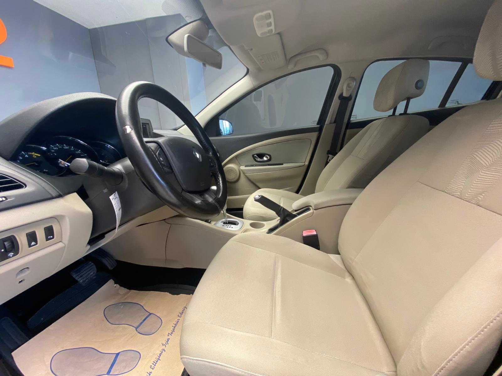 2012 RENAULT MEGANE HB 1.5 DCI