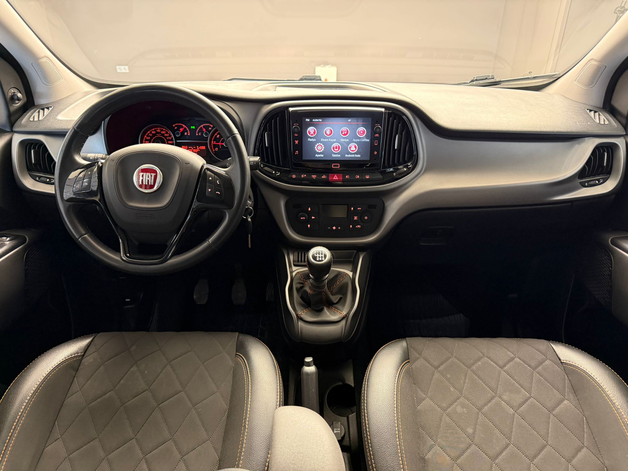 2023 MODEL FİAT DOBLO COMBİ 1.6 TREKKİNG